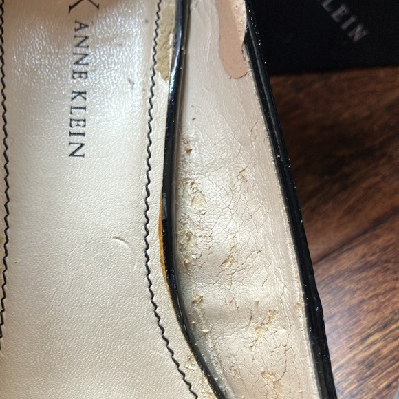 Black patent leather croco pumps with tassel - Picture 6 of 7